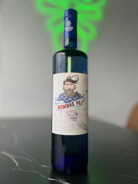 Vino Blanco Hombre Pez